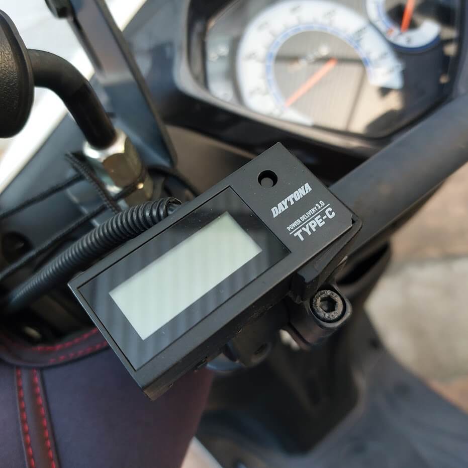デイトナのバイク用USB電源&電圧計レビュー